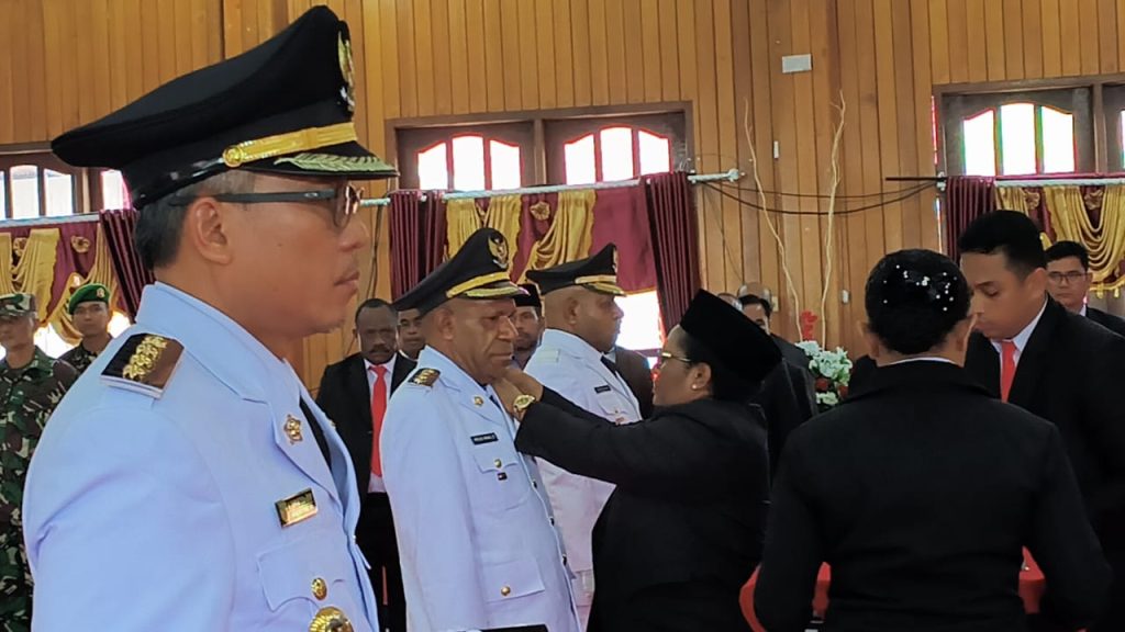 Pj. Gubernur Papua Tengah Lantik Apolo Bagau sebagai Pj. Bupati Intan Jaya