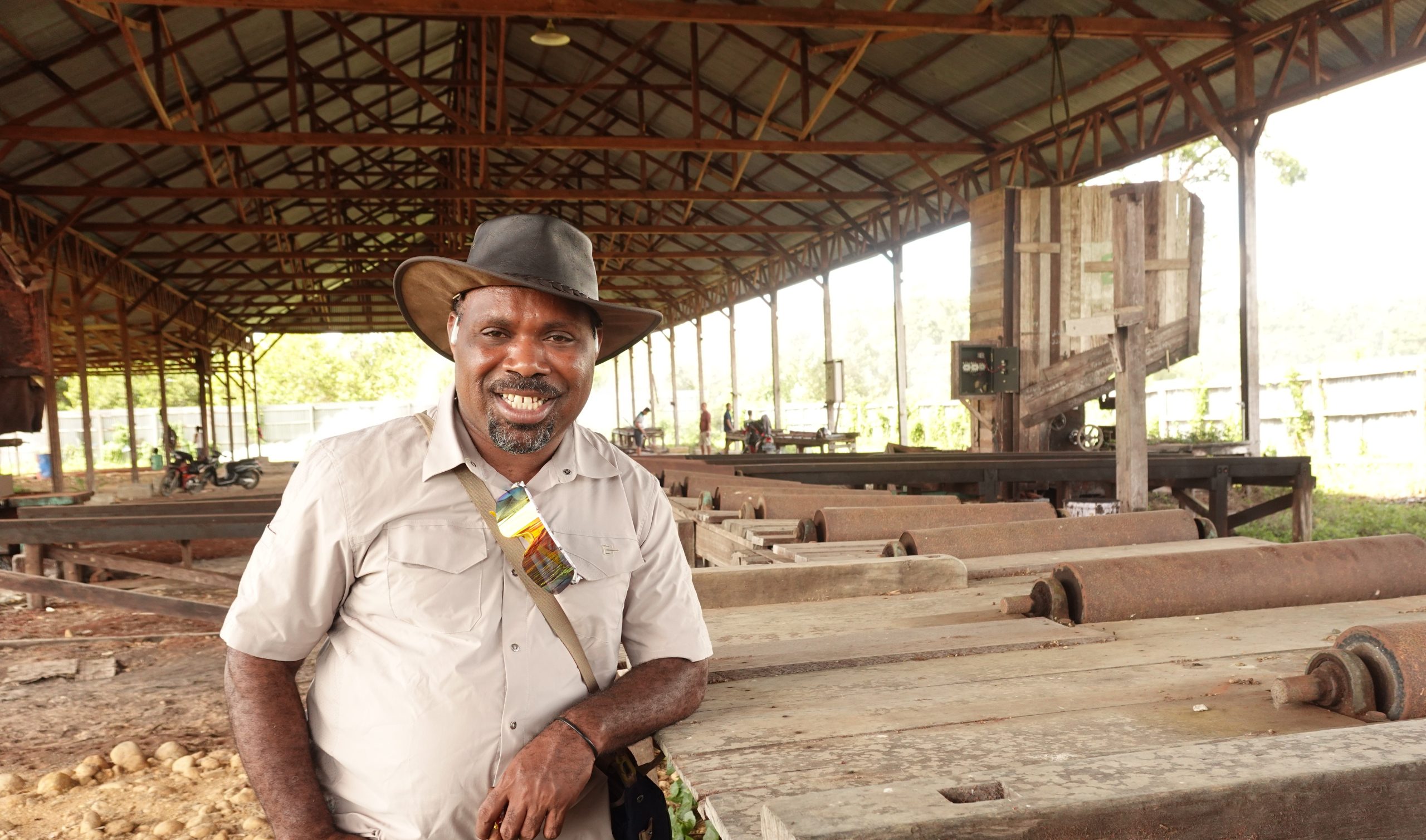 Maximus Tipagau Tinjau Progres Pembangunan Kantor Somatua di Nabire