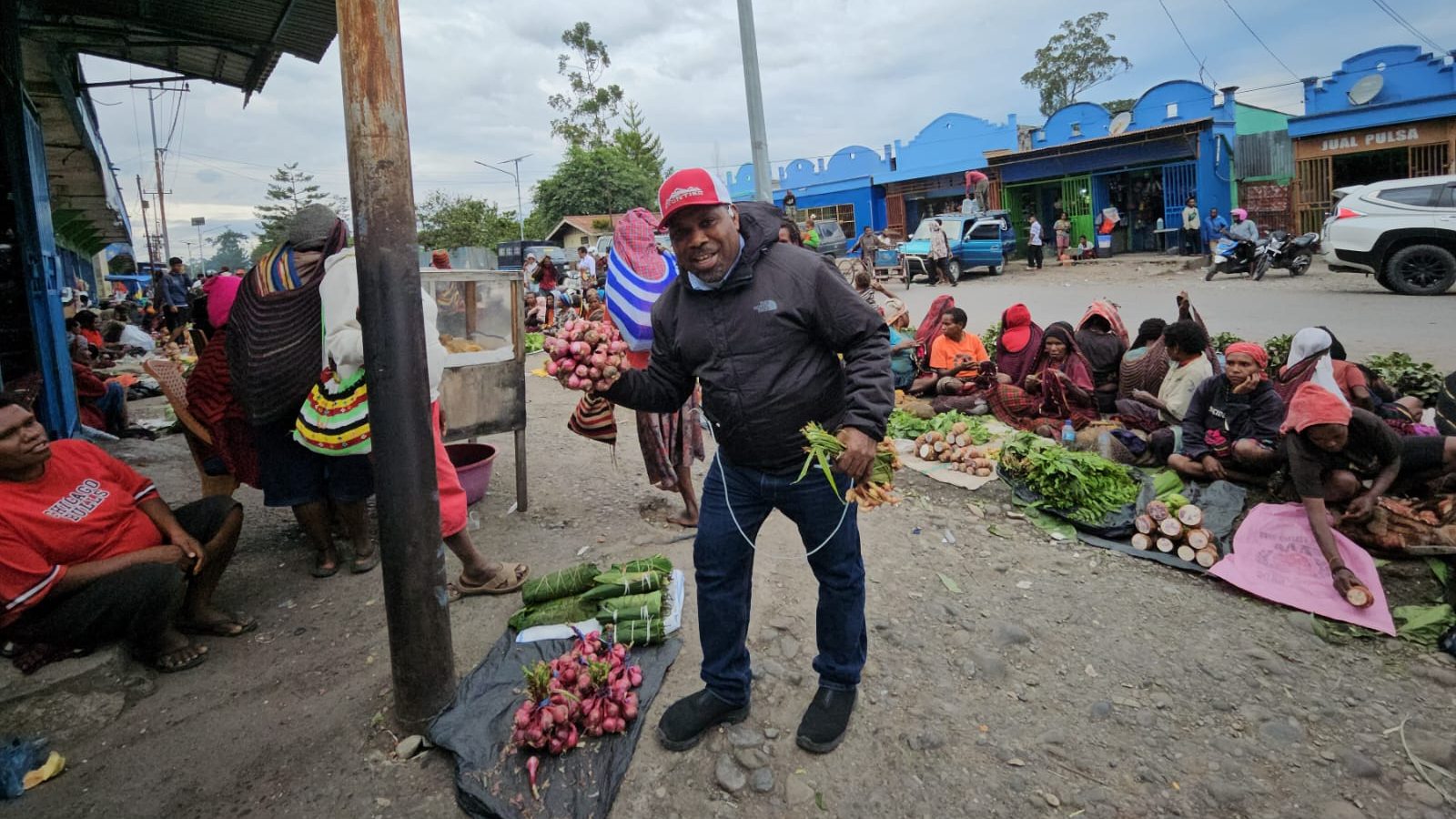 Maximus Tipagau Kunjungi Pasar Wamena, Promosikan Hasil Alam dan Dukung Mama-Mama Papua